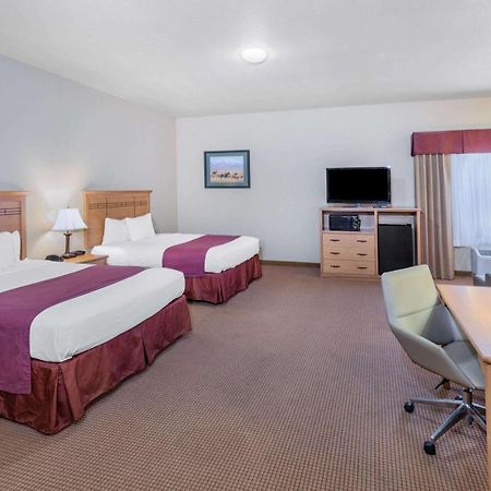 Baymont By Wyndham Cuero Hotel Exterior photo