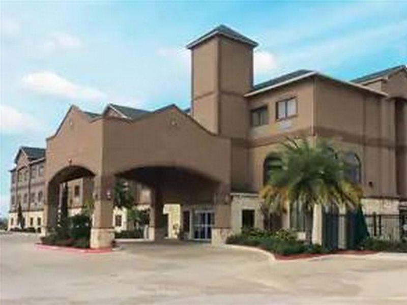 Baymont By Wyndham Cuero Hotel Exterior photo
