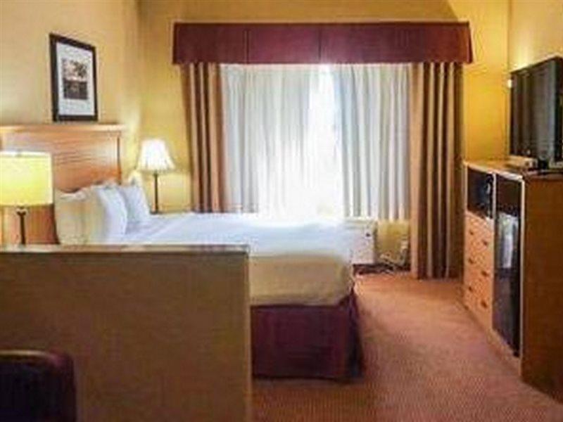 Baymont By Wyndham Cuero Hotel Exterior photo