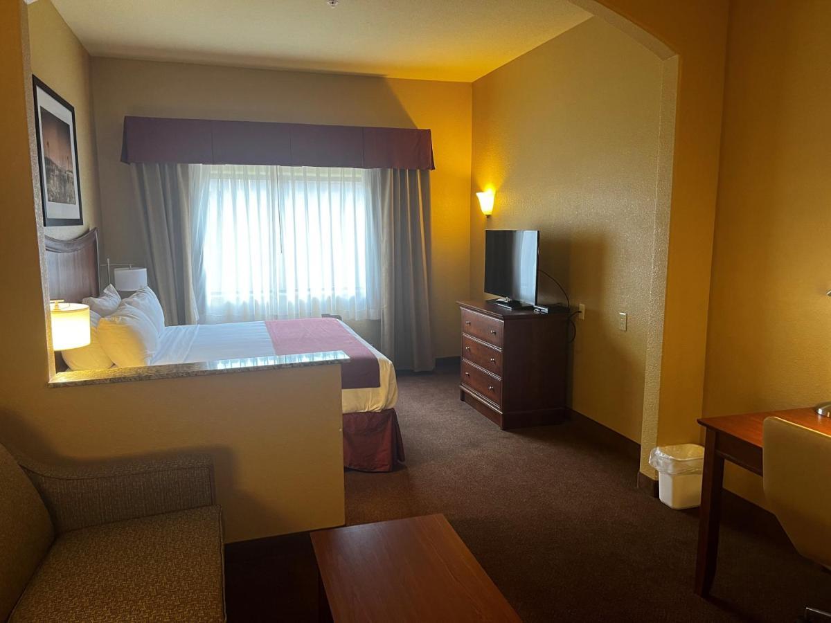 Baymont By Wyndham Cuero Hotel Exterior photo