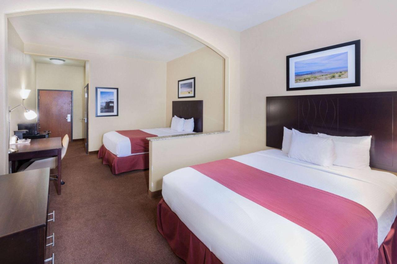 Baymont By Wyndham Cuero Hotel Exterior photo