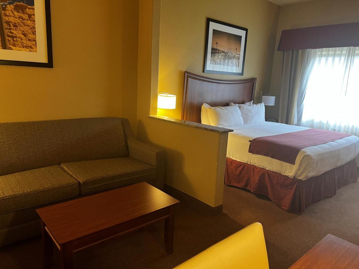 Baymont By Wyndham Cuero Hotel Exterior photo