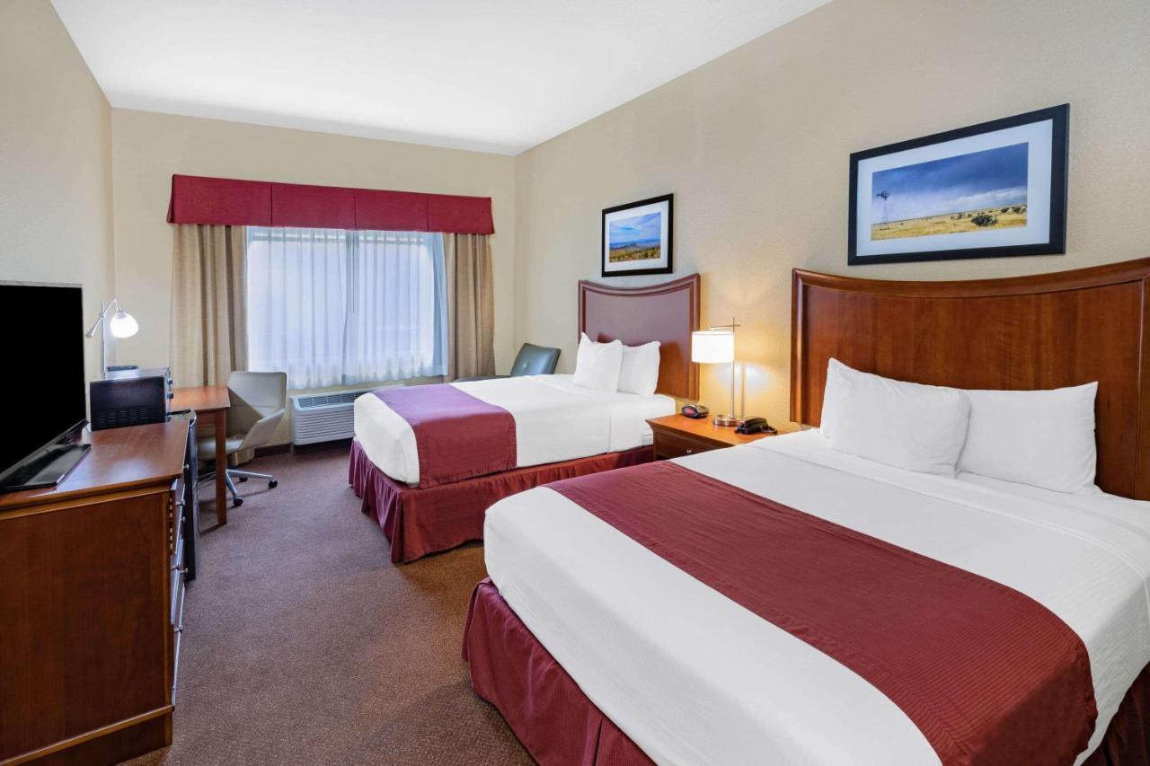 Baymont By Wyndham Cuero Hotel Exterior photo